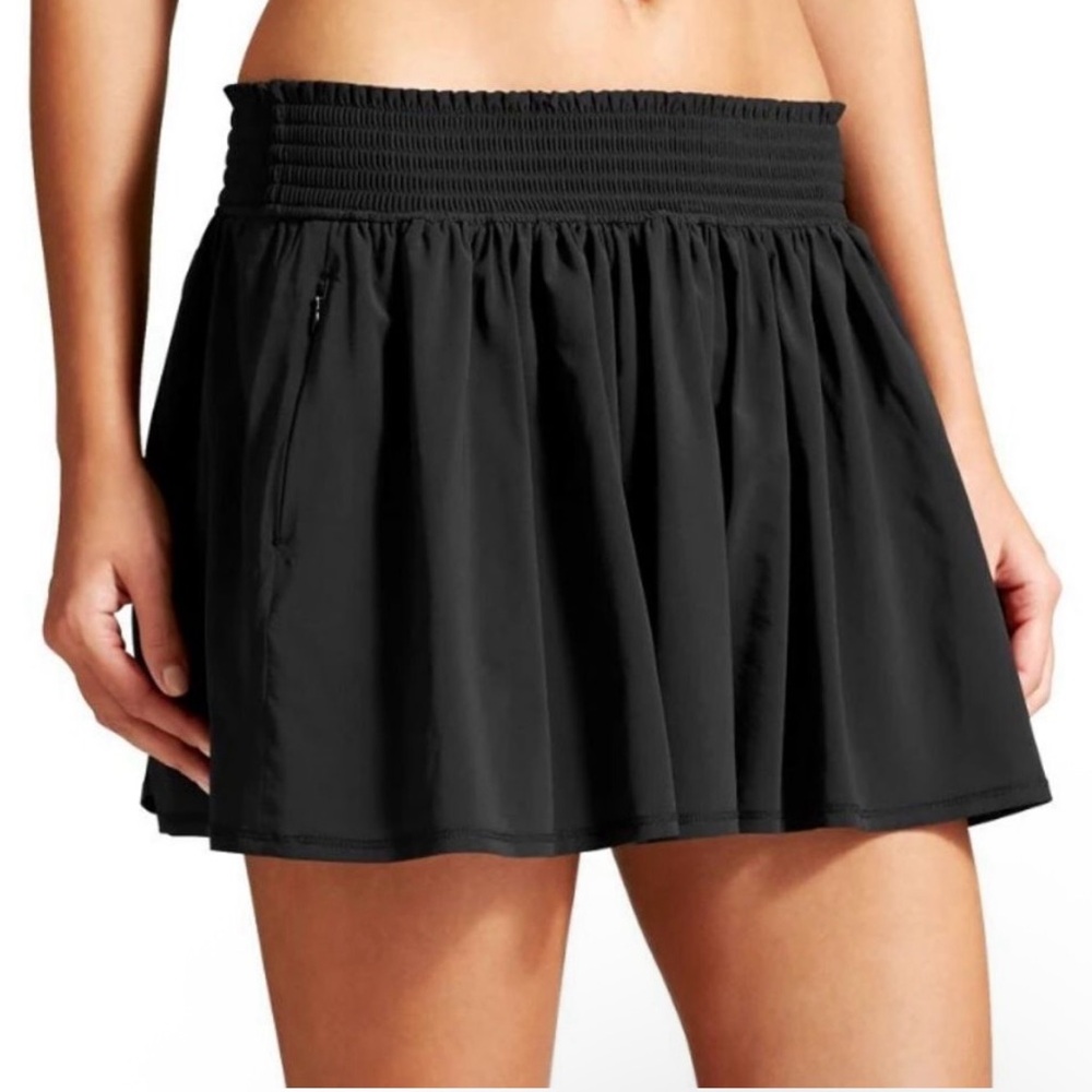 Athleta Black sneaky Shorts, with side pockets size XL, looks new 🖤🖤 Used Once